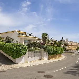villa-marina-pool-sea-view.hotelaalgarve.com/