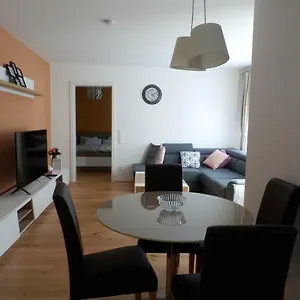 Spacious, Modern 1-bdrm Apt Near Vic & Austria Ctr Wiedeń